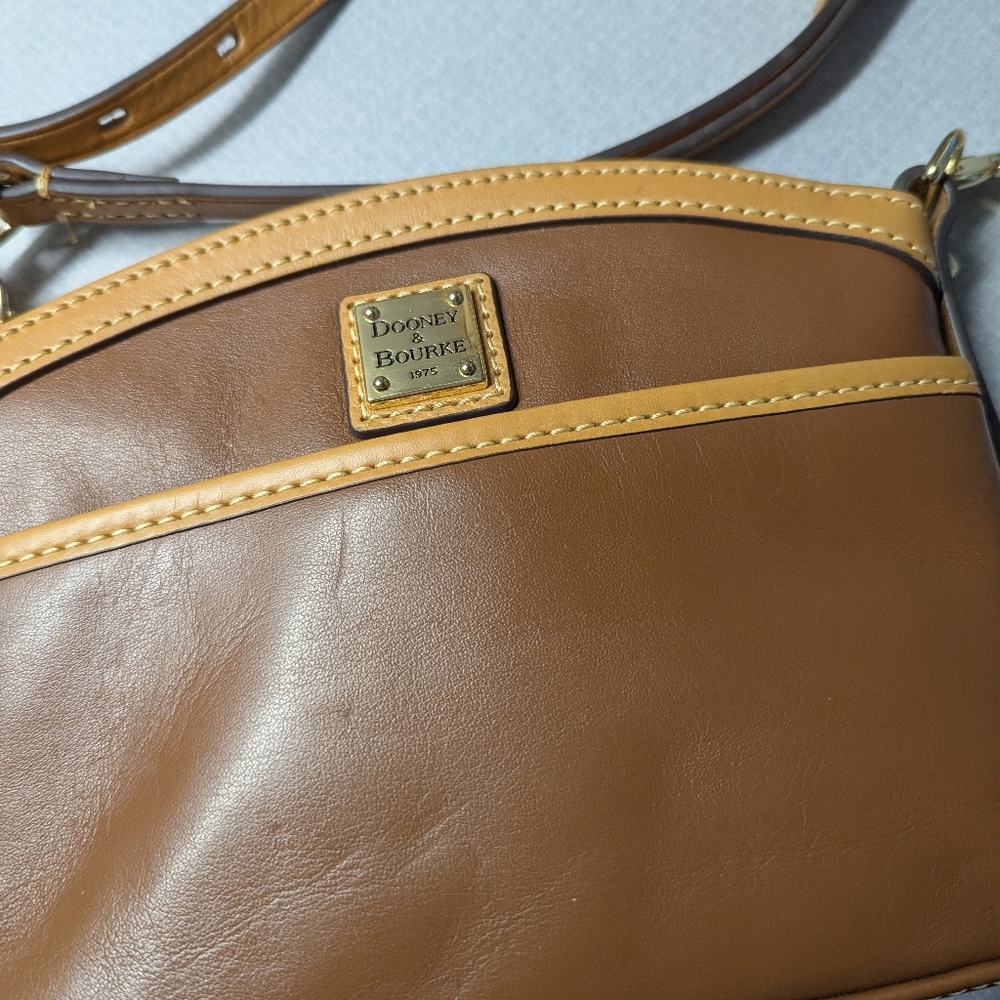 Dooney & Bourke Wayfarer Domed Crossbody Brown Leather Bag - Picture 4 of 15